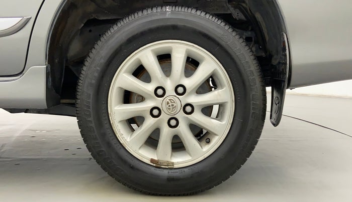 2014 Toyota Innova 2.5 VX 8 STR BS IV, Diesel, Manual, 1,37,097 km, Left Rear Wheel