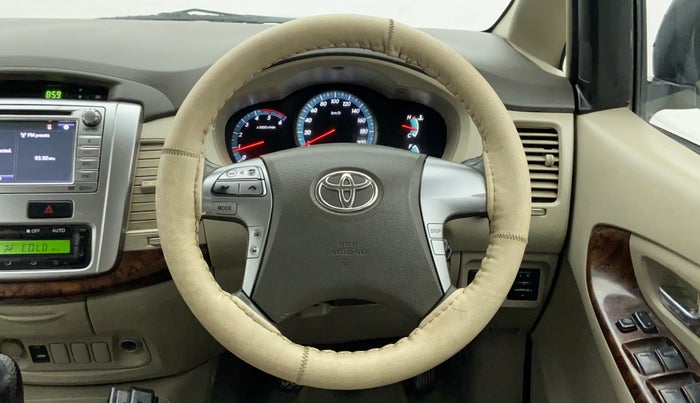 2014 Toyota Innova 2.5 VX 8 STR BS IV, Diesel, Manual, 1,37,097 km, Steering Wheel Close Up