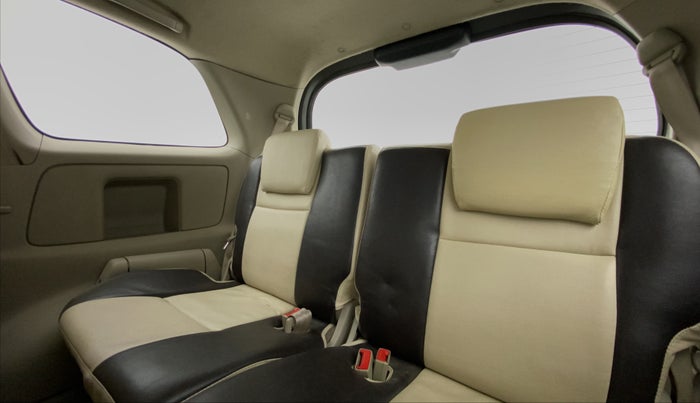 2014 Toyota Innova 2.5 VX 8 STR BS IV, Diesel, Manual, 1,37,097 km, Third Seat Row ( optional )