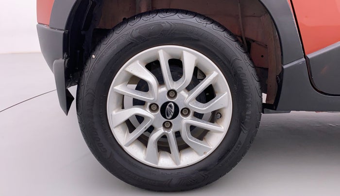 2016 Mahindra Kuv100 K8 6 STR, Petrol, Manual, 28,891 km, Right Rear Wheel