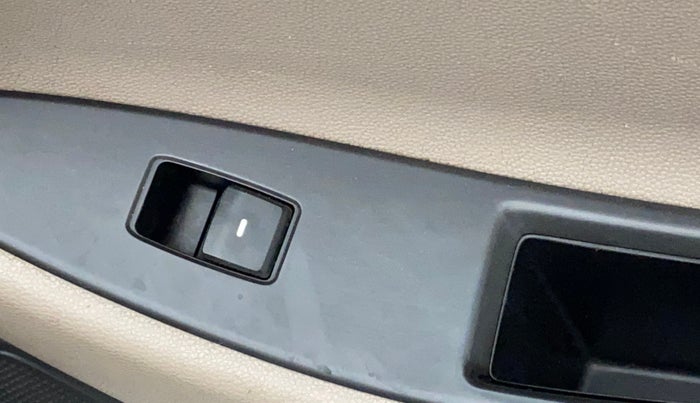 2017 Hyundai Elite i20 SPORTZ 1.2, Petrol, Manual, 51,035 km, Right rear window switch / handle - Switch/handle not functional