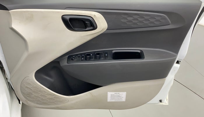 2020 Hyundai AURA S CNG, CNG, Manual, 40,714 km, Driver Side Door Panels Control