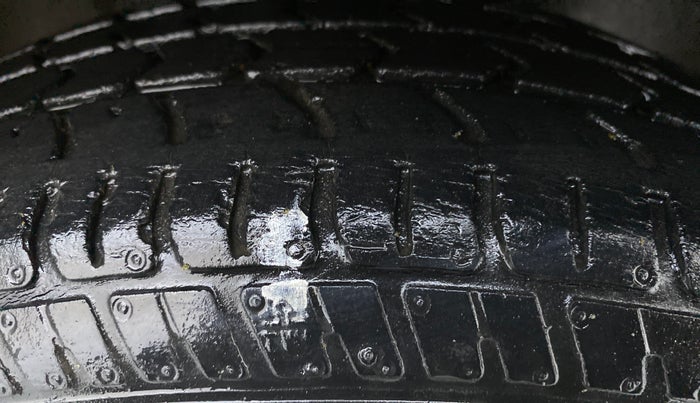 2015 Maruti Alto K10 VXI P, CNG, Manual, 33,818 km, Right Front Tyre Tread