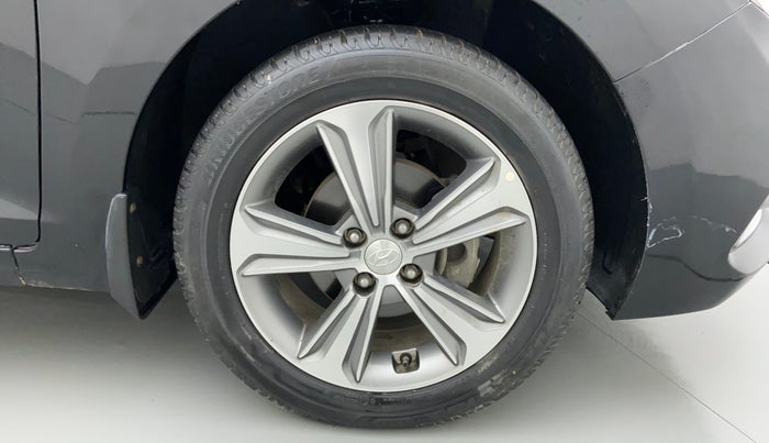 2018 Hyundai Verna 1.6 VTVT SX, Petrol, Manual, 30,687 km, Right Front Wheel