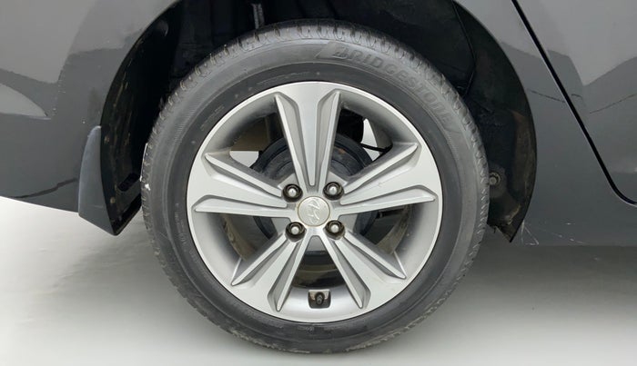 2018 Hyundai Verna 1.6 VTVT SX, Petrol, Manual, 30,687 km, Right Rear Wheel