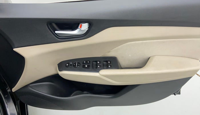 2018 Hyundai Verna 1.6 VTVT SX, Petrol, Manual, 30,687 km, Driver Side Door Panels Control