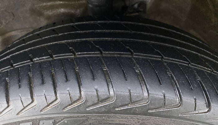2018 Maruti Wagon R 1.0 VXI, CNG, Manual, 84,844 km, Left Front Tyre Tread