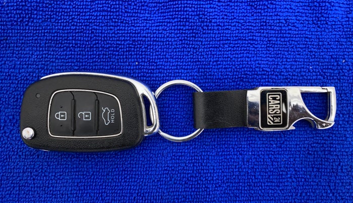 2021 Hyundai AURA S 1.2 CNG, CNG, Manual, 21,104 km, Key Close Up