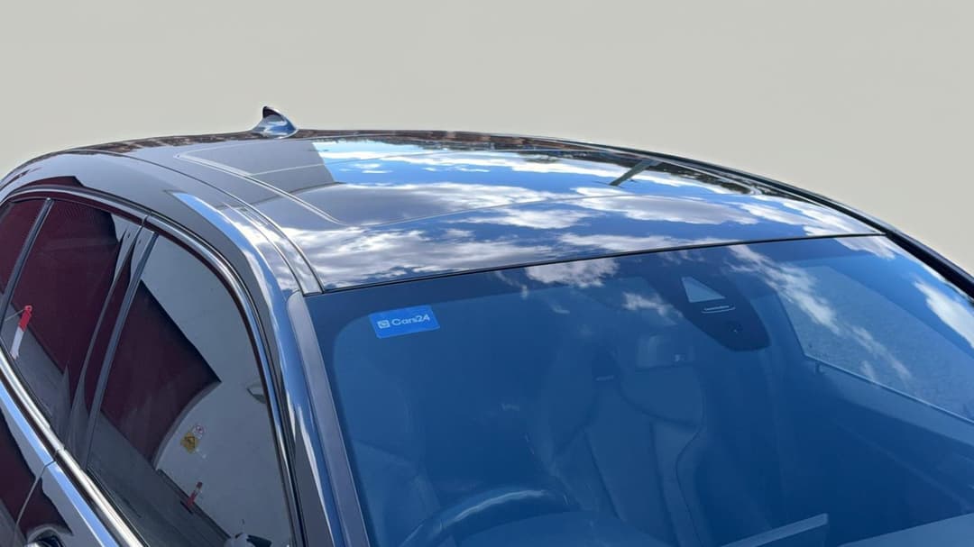 Roof/Sunroof View
