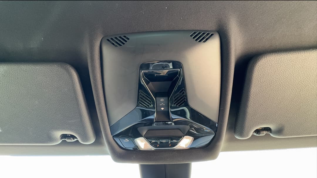 On-Roof Controls/Sunglass holder