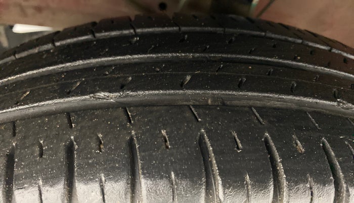 2019 Maruti Dzire VXI, Petrol, Manual, 27,811 km, Left Front Tyre Tread