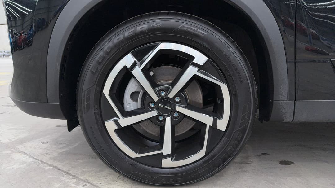 2025 Jaecoo J7 Core, Automatic, 15812 km, Left Front Wheel