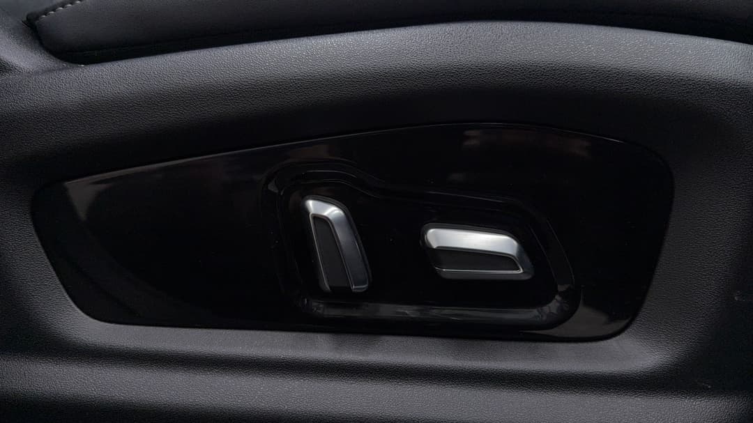 2025 Jaecoo J7 Core, Automatic, 15812 km, Drivers Side Adjustment Panel