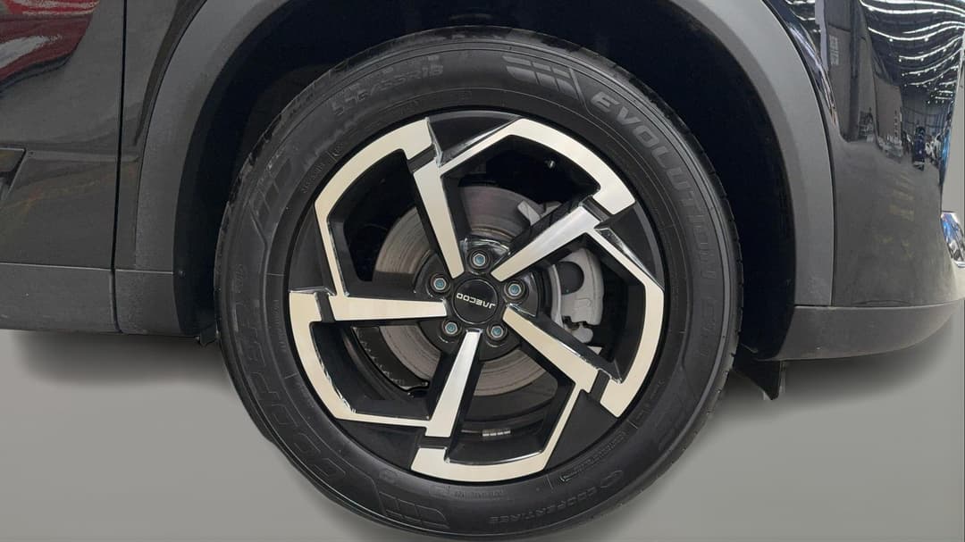 2025 Jaecoo J7 Core, Automatic, 15812 km, Right Front Wheel