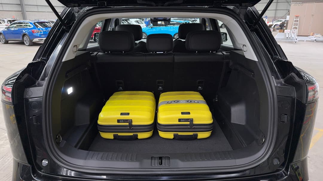 2025 Jaecoo J7 Core, Automatic, 15812 km, Boot Inside View with Luggage