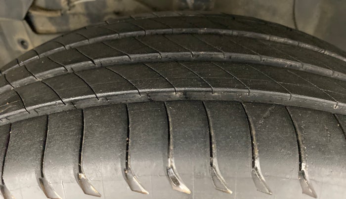 2017 Maruti Vitara Brezza ZDI, Diesel, Manual, 68,153 km, Left Front Tyre Tread