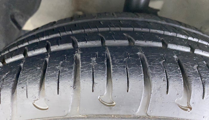 2014 Hyundai Xcent SX 1.2 OPT, Petrol, Manual, 16,754 km, Left Front Tyre Tread