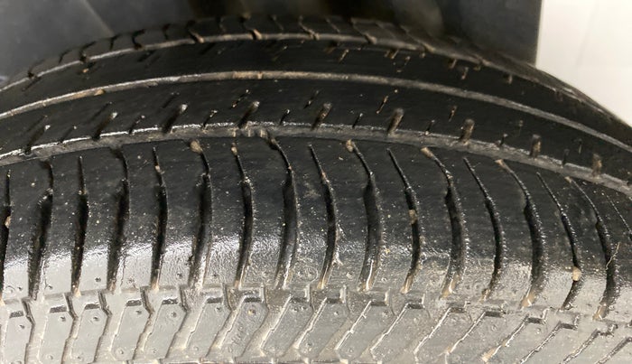 2016 Maruti Swift VXI, Petrol, Manual, 60,395 km, Left Rear Tyre Tread