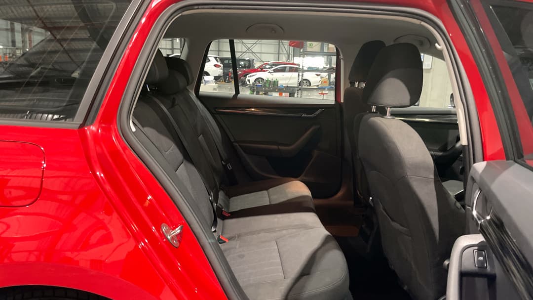 2020 SKODA Octavia 110 Tsi Base, Automatic, 78102 km, Right Side Rear Door Cabin View