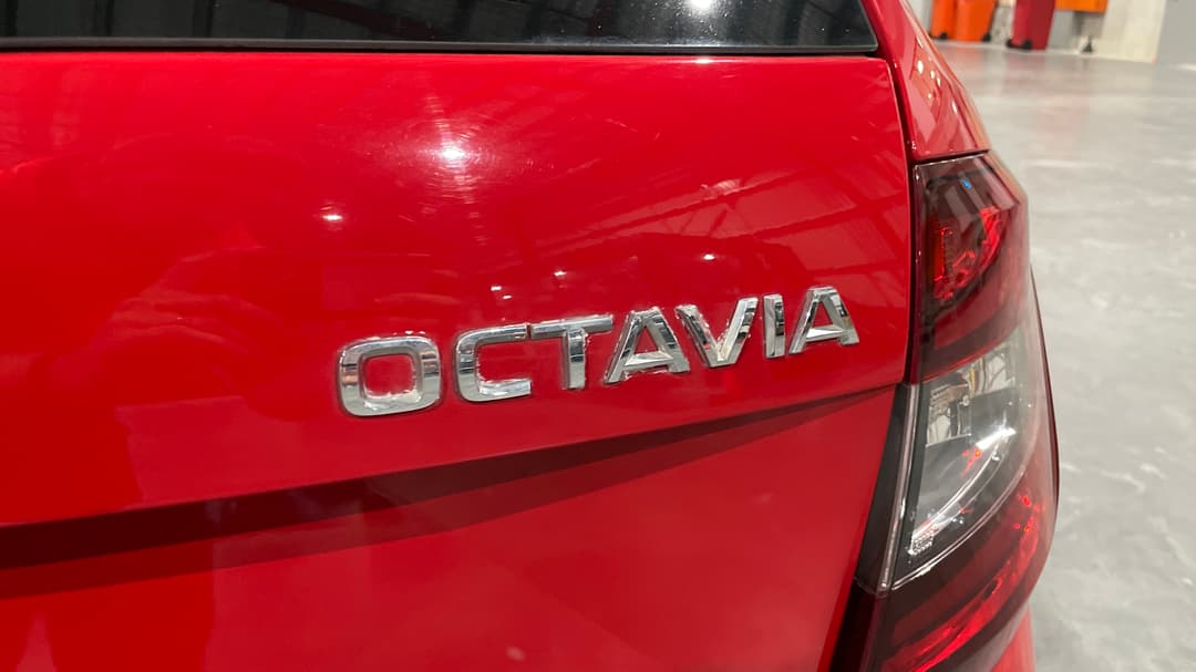 2020 SKODA Octavia 110 Tsi Base, Automatic, 78102 km, Badge (Boot Right Side)