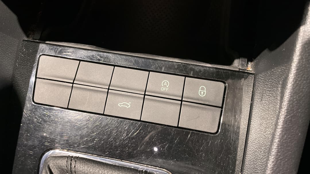 2020 SKODA Octavia 110 Tsi Base, Automatic, 78102 km, Utility Switches/Buttons