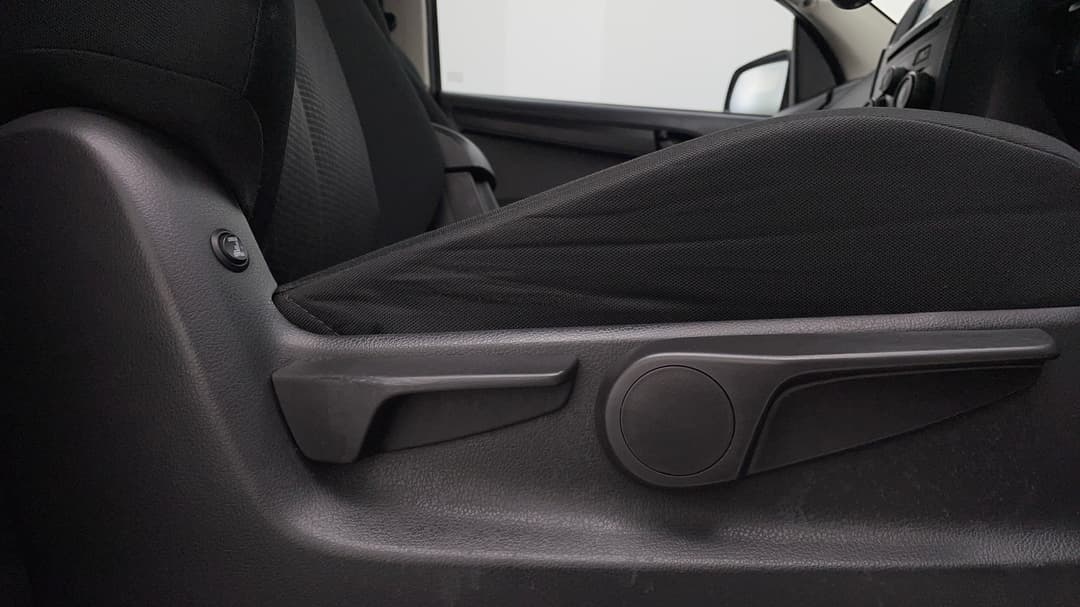 2017 Isuzu D-MAX Sx Hi-ride (4x2), Automatic, 142889 km, Drivers Side Adjustment Panel
