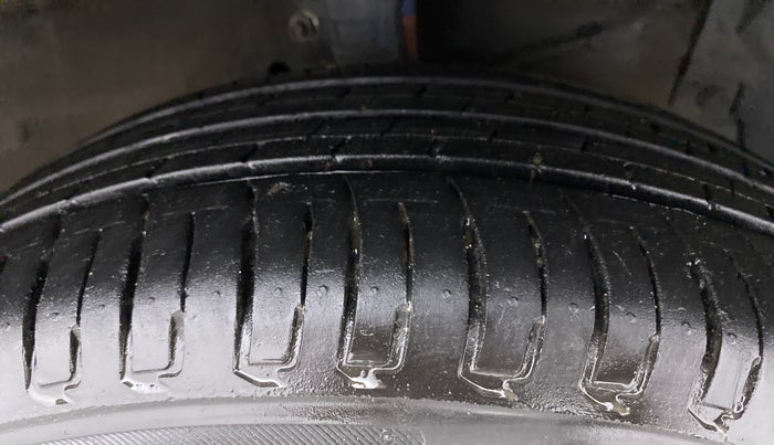 2017 Maruti Ciaz SIGMA 1.4 VVT, Petrol, Manual, 66,982 km, Right Front Tyre Tread