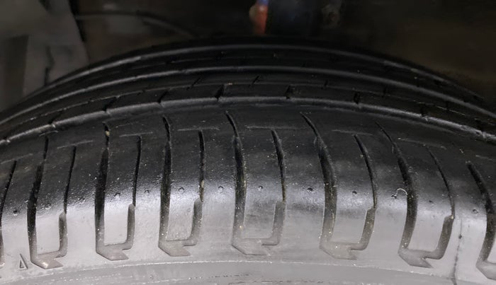 2017 Maruti Ciaz SIGMA 1.4 VVT, Petrol, Manual, 66,982 km, Left Front Tyre Tread