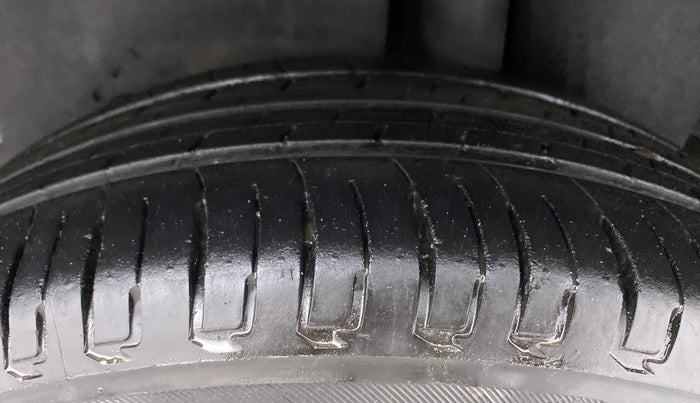 2017 Maruti Ciaz SIGMA 1.4 VVT, Petrol, Manual, 66,982 km, Left Rear Tyre Tread