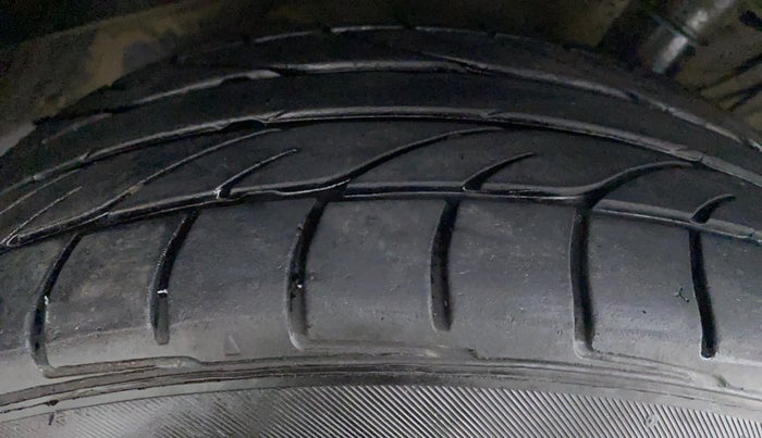 2016 Maruti Vitara Brezza VDI, Diesel, Manual, 83,018 km, Left Rear Tyre Tread