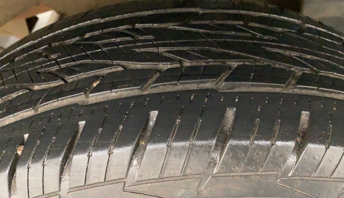 2016 Nissan Terrano XL (P), Petrol, Manual, 89,782 km, Left Rear Tyre Tread