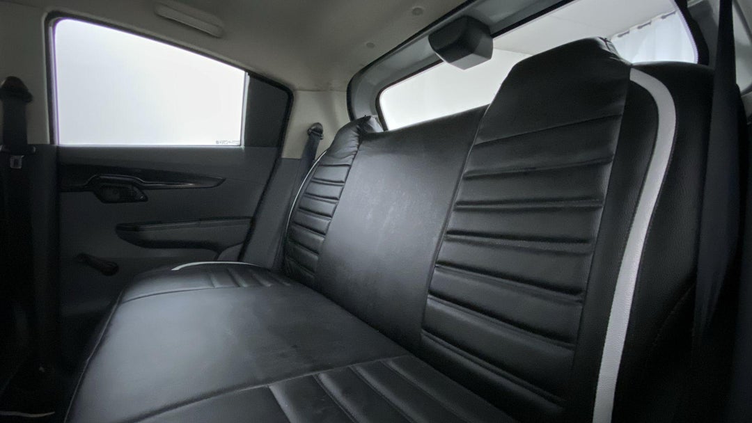RIGHT SIDE REAR DOOR CABIN VIEW