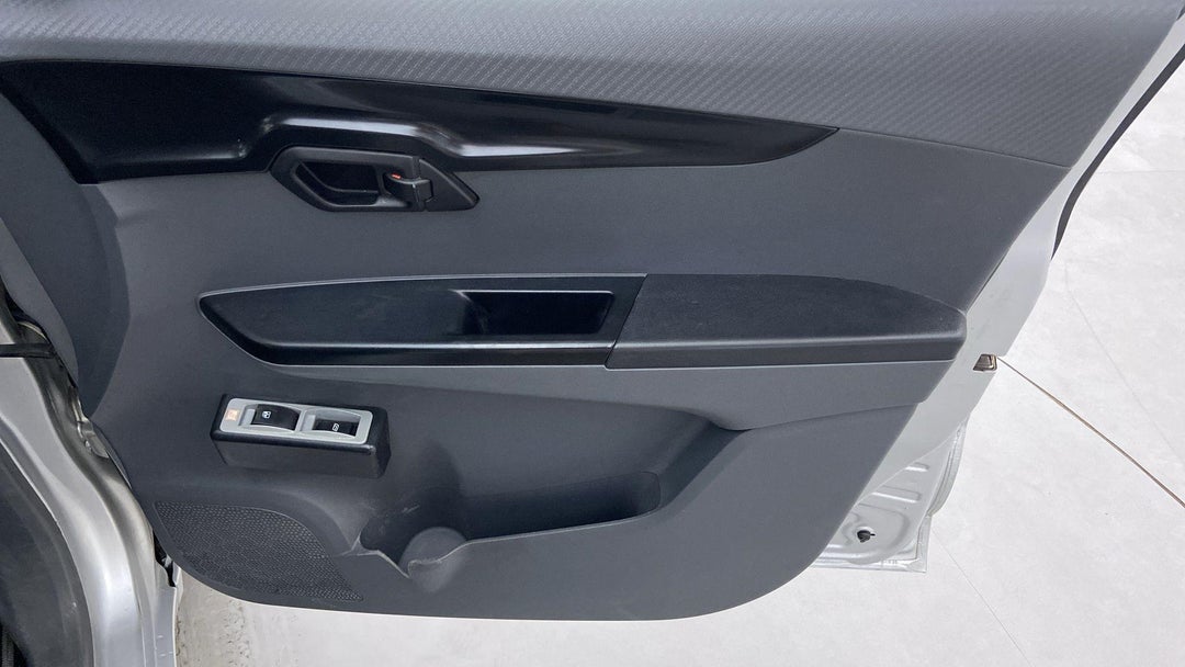 DRIVER SIDE DOOR PANEL CONTROLS