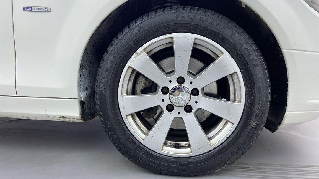 RIGHT FRONT WHEEL