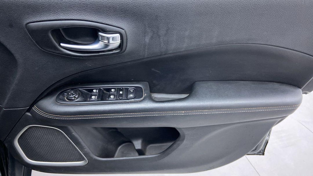 DRIVER SIDE DOOR PANEL CONTROLS