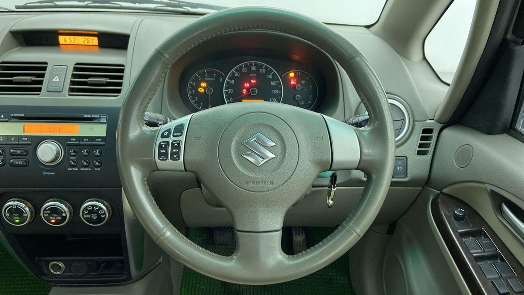 STEERING WHEEL CLOSE-UP