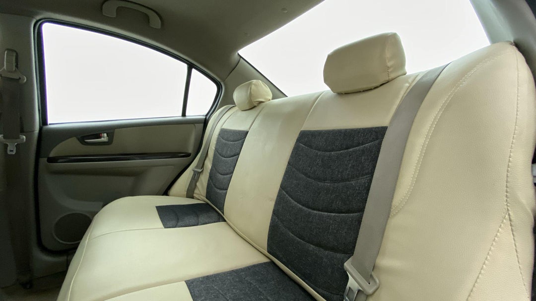 RIGHT SIDE REAR DOOR CABIN VIEW
