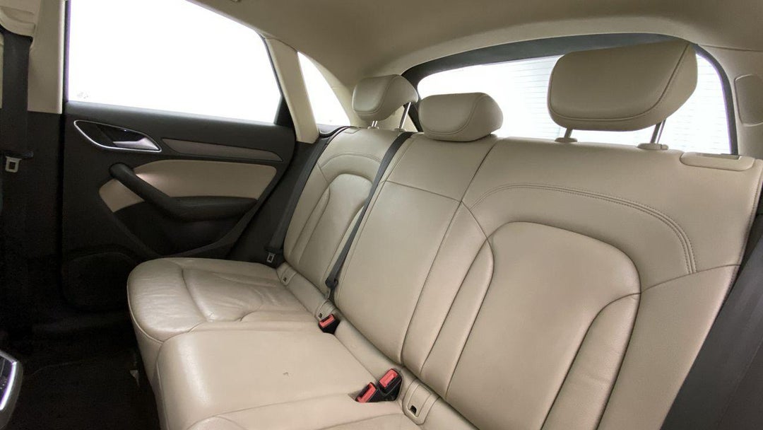 RIGHT SIDE REAR DOOR CABIN VIEW