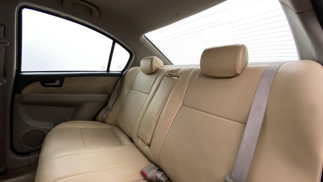 RIGHT SIDE REAR DOOR CABIN VIEW