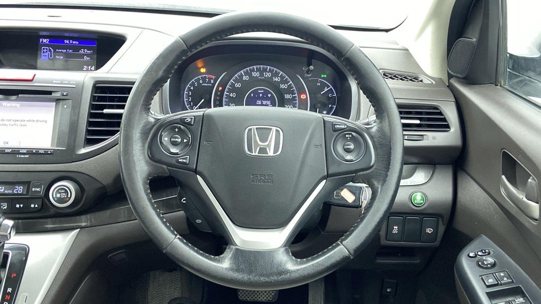 STEERING WHEEL CLOSE-UP