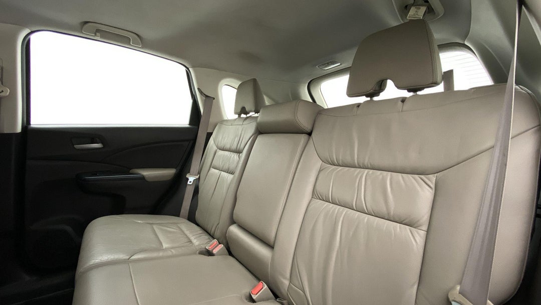 RIGHT SIDE REAR DOOR CABIN VIEW