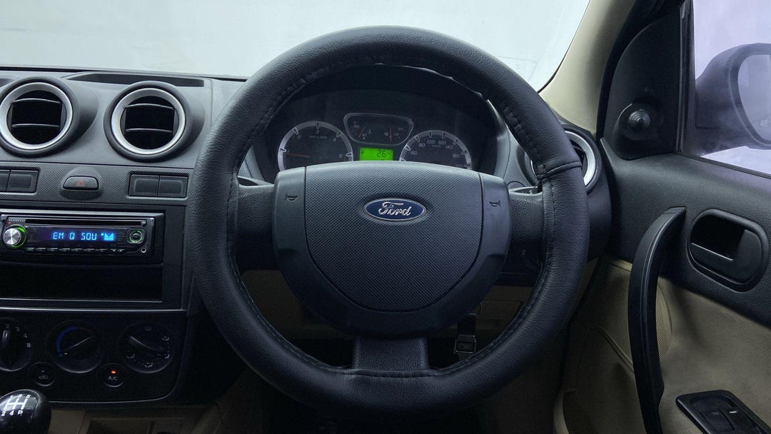 STEERING WHEEL CLOSE-UP