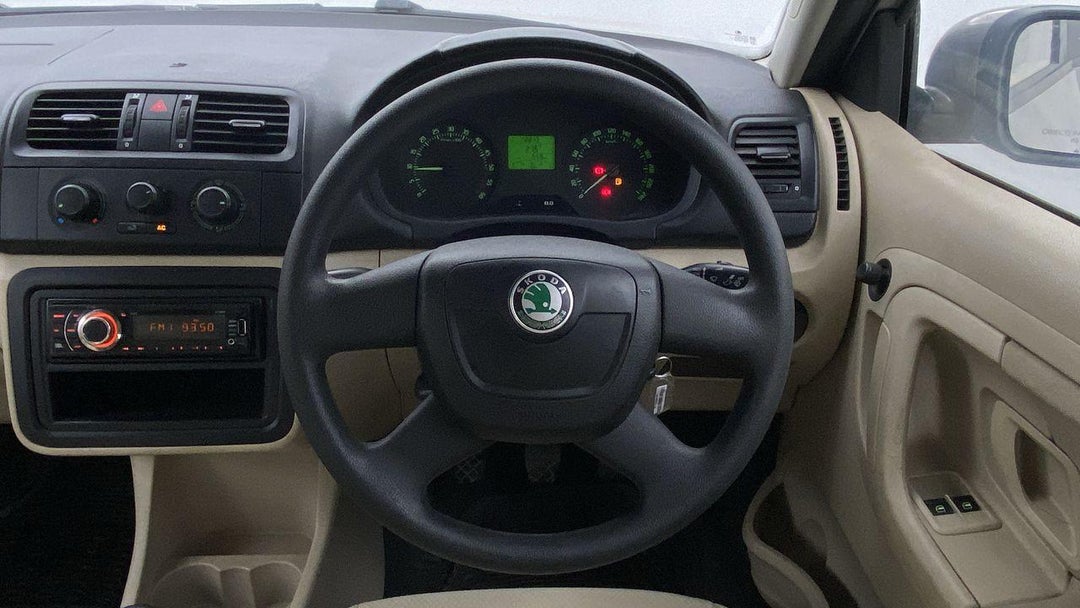 STEERING WHEEL CLOSE-UP