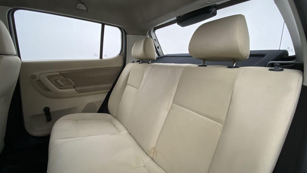 RIGHT SIDE REAR DOOR CABIN VIEW