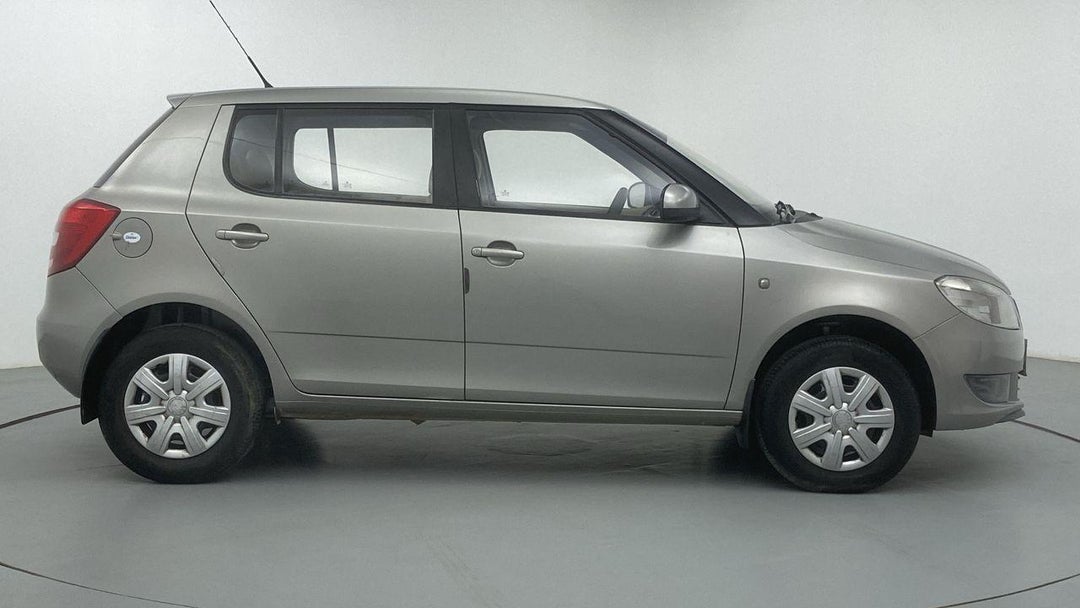 RIGHT SIDE VIEW