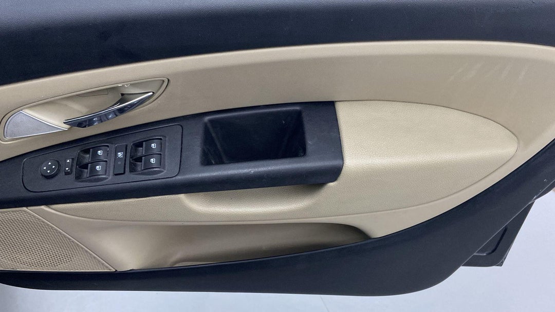 DRIVER SIDE DOOR PANEL CONTROLS
