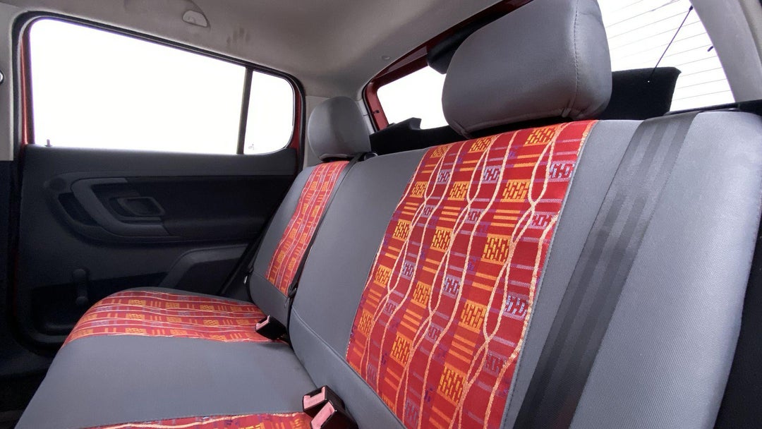 RIGHT SIDE REAR DOOR CABIN VIEW