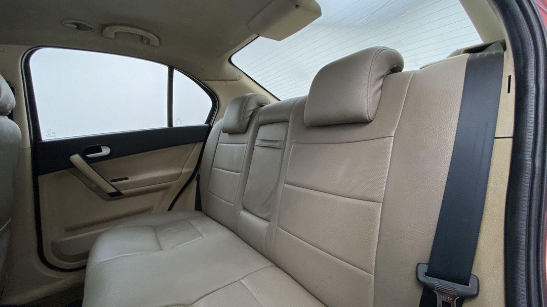 RIGHT SIDE REAR DOOR CABIN VIEW
