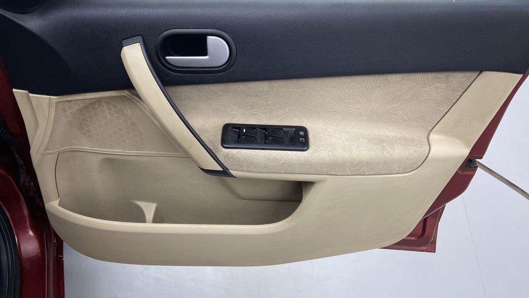 DRIVER SIDE DOOR PANEL CONTROLS