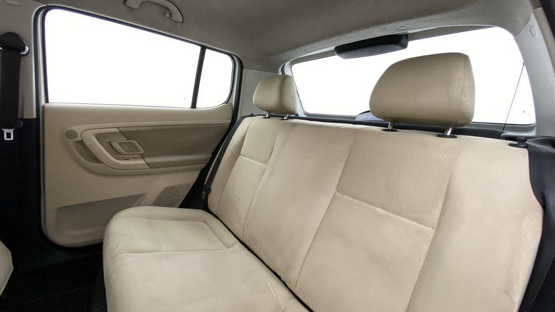 RIGHT SIDE REAR DOOR CABIN VIEW